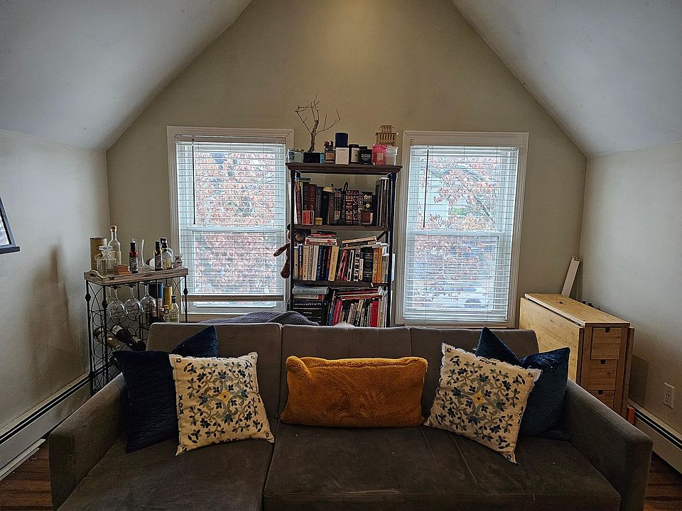 1st image of 920 Narragansett Blvd Floor 2