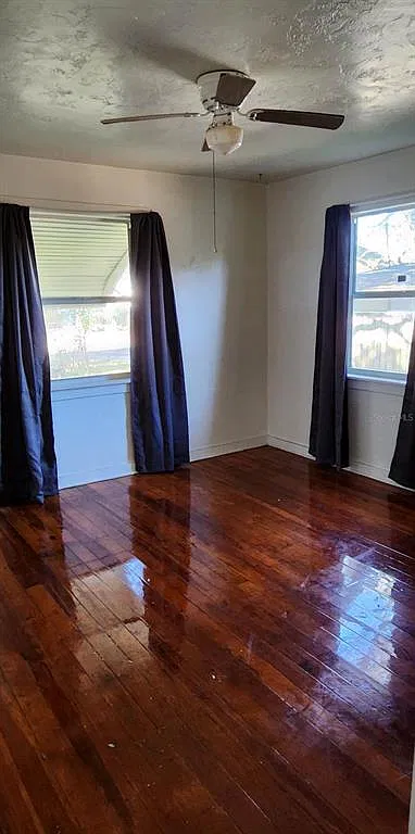 3 bed, 1.0 bath, 975 sqft, $1,995 — Photo 2