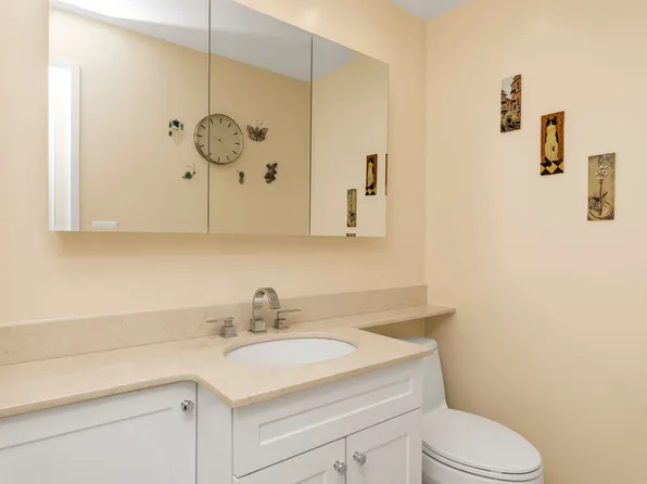 269 Grand Central Parkway image 9 of 25