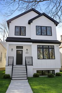 2323 W Farragut Ave, Chicago, IL, 60625