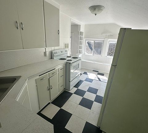 5th image of 4721 5th Ave NE