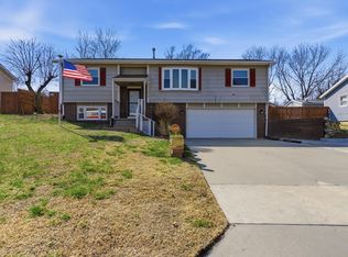 212 Robin Hood Dr, Junction City, KS 66441