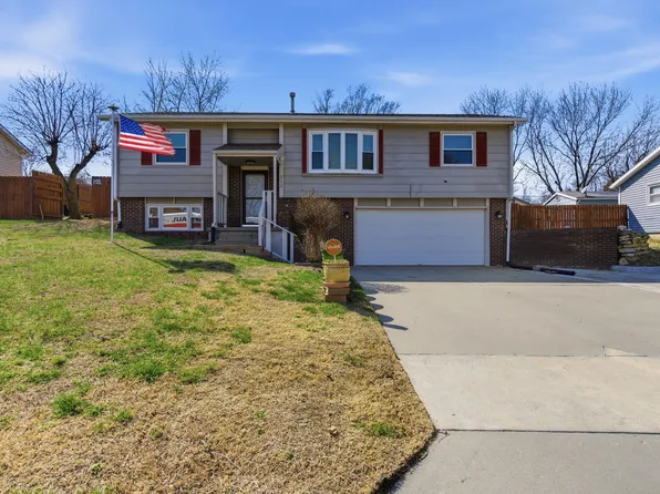 212 Robin Hood Dr, Junction City, KS 66441