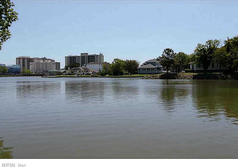 1st image of 405 Erle Cres APT 106