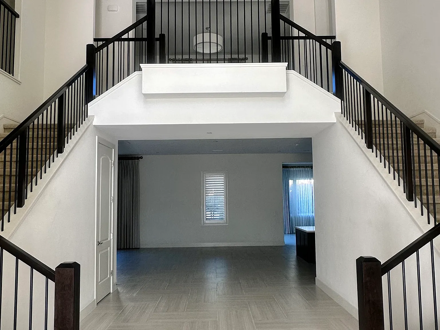 5 bed, 5.5 bath, 5660 sqft, $15,000 — Photo 2