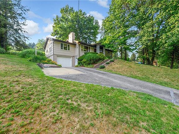 2nd image of 21 Ellen Dr
