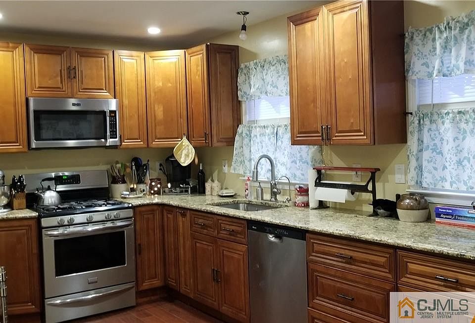 2nd image of 6 Becker Dr