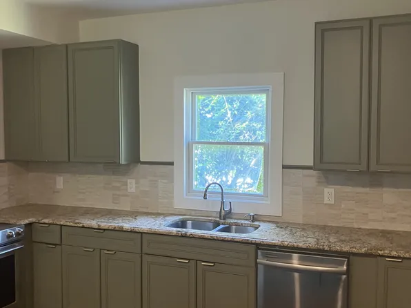 https://photos.zillowstatic.com/fp/3deeb691aaa8c750aa1de859bdca3f33-p_e.webp