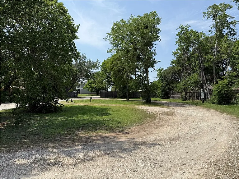 1805 W Highway 21 — Photo 6