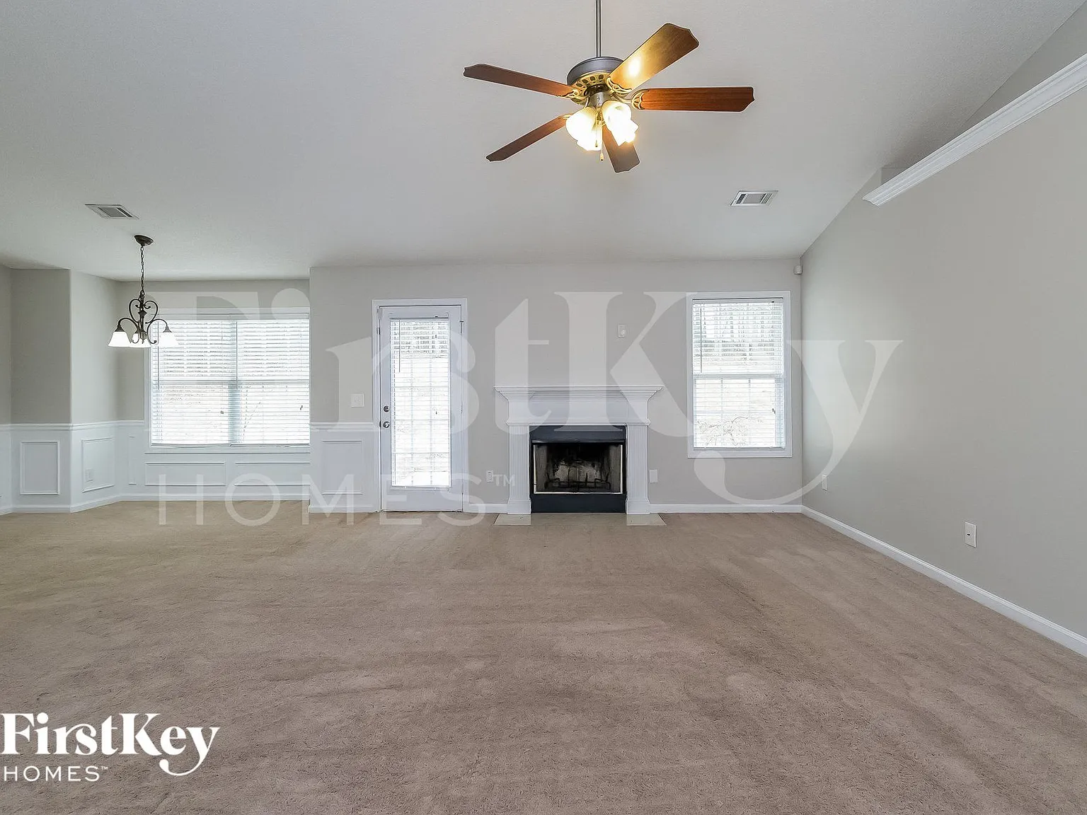 3 bed, 2.0 bath, 1492 sqft, $2,195 — Photo 2