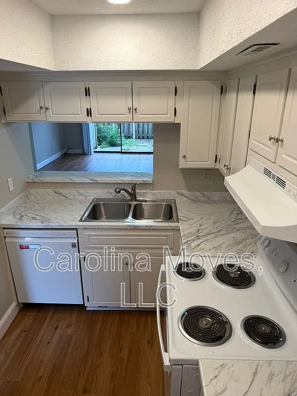 3 bed, 1.5 bath, 950 sqft, $1,199 — Photo 2