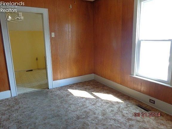 3rd image of 214 N Washington St