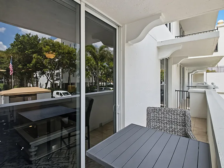 191 SE 20th Ave #210 — Photo 25