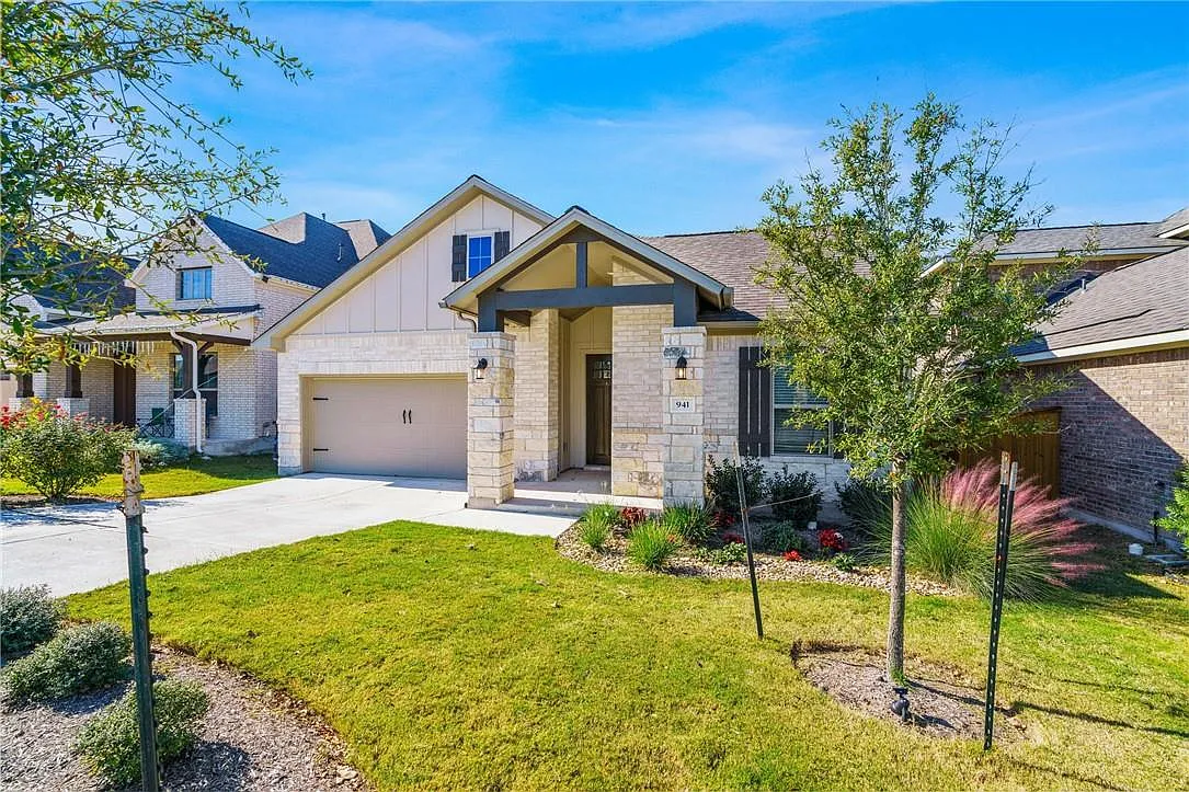 3 bed, 2.0 bath, 2052 sqft, $2,699 — Photo 3