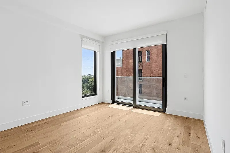 240 Willoughby St — Photo 4
