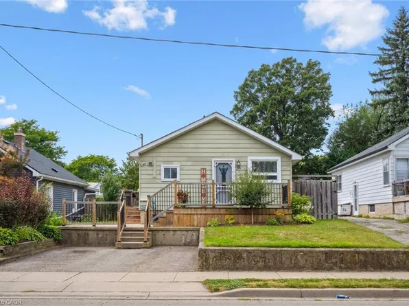 26 Chalmers St S, Cambridge, ON N1R 5B2