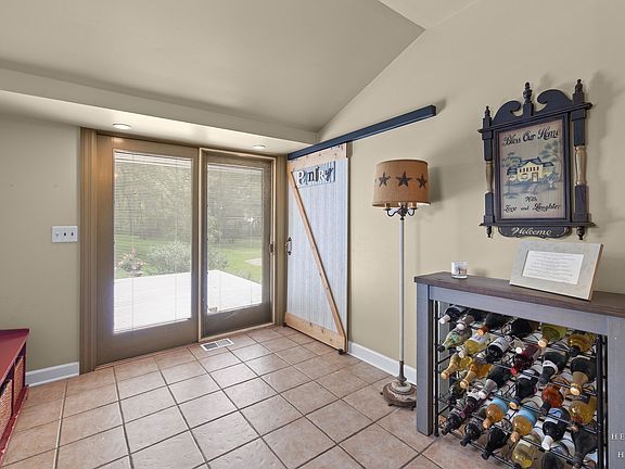 4th image of 2802 N Ringwood Rd
