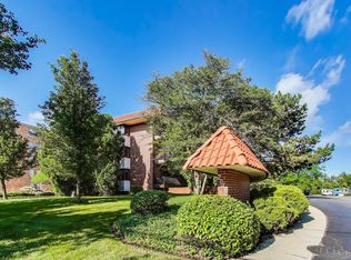 2046 Saint Johns Ave APT 2A, Highland Park, IL 60035