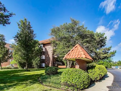 2046 Saint Johns Ave APT 2A, Highland Park, IL, 60035