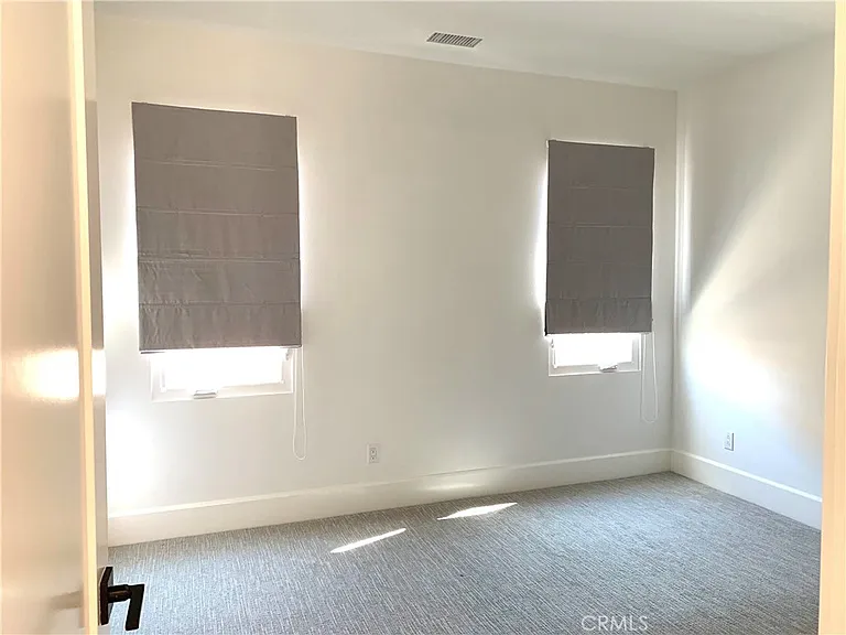 105 Sky Hts — Photo 17
