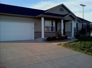 97 Brookshire Creek Dr, Wentzville, MO 63385