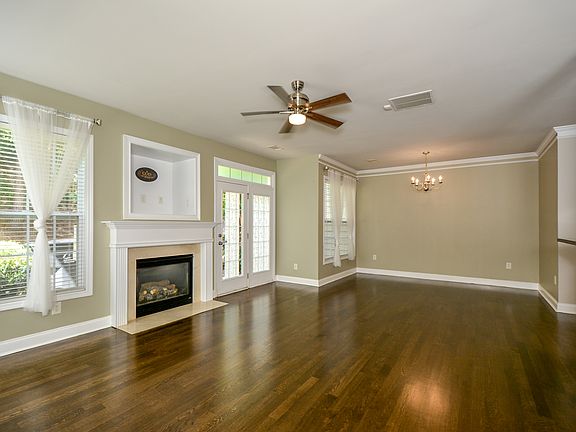 5th image of 2386 Strand Ave