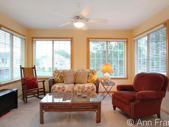 3rd image of 2034 Krislin Dr NE