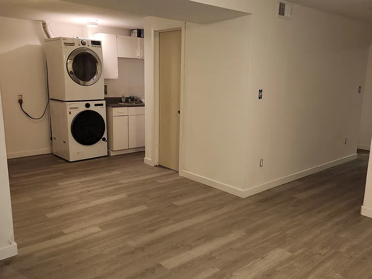 1495 S Grape St — Photo 28