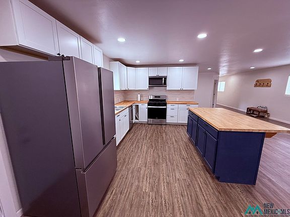 3rd image of 709 E 3rd Ave