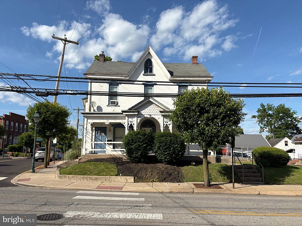 1st image of 105 S Main St