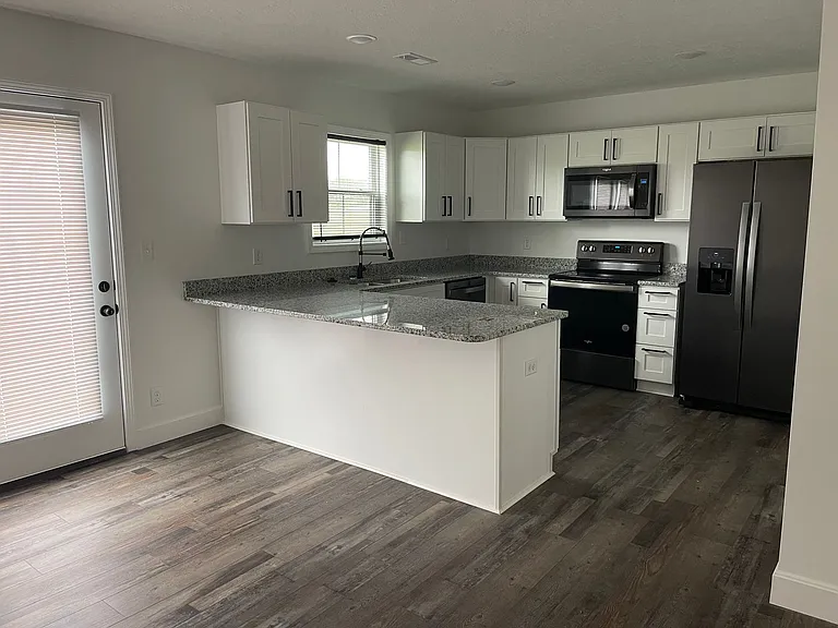 743 Howard Dr — Photo 6