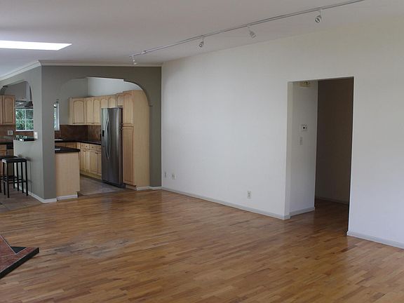 2nd image of 16040 Wallingford Ave N