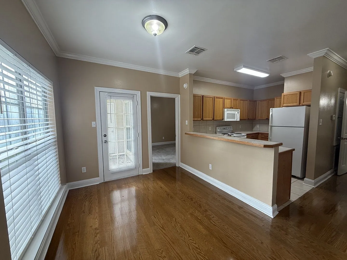 3br 2 ba Condo — Photo 3