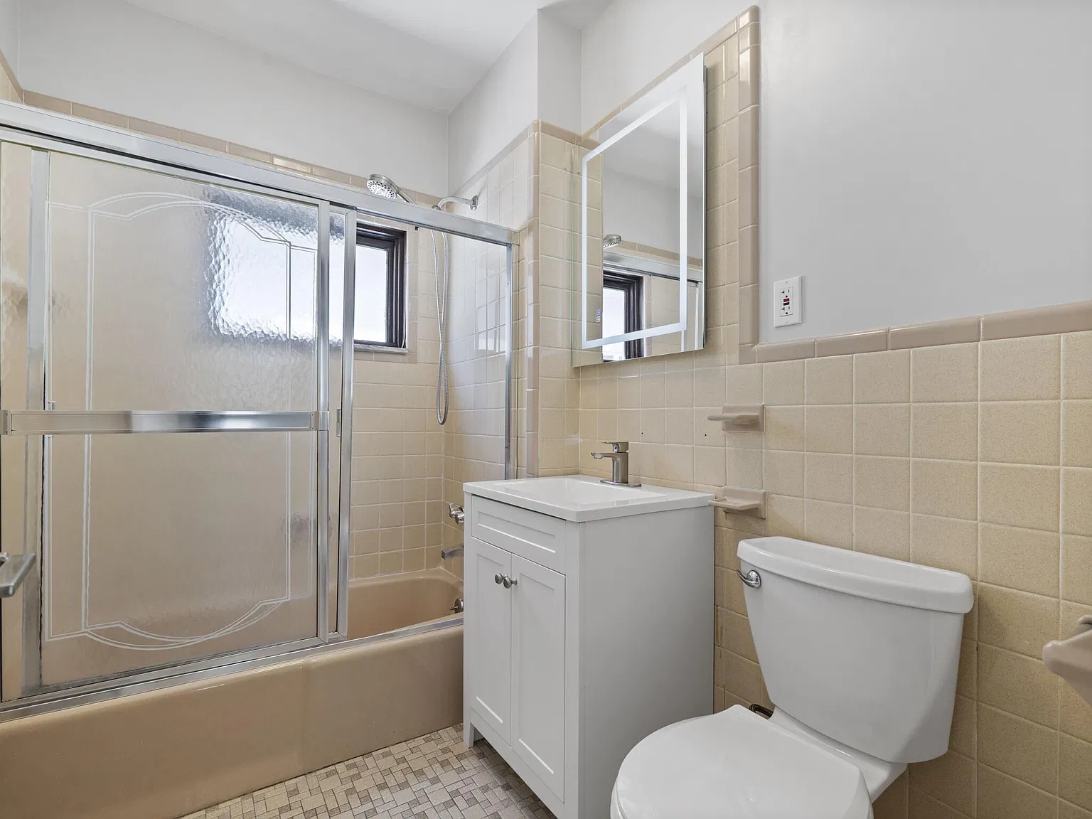 7 bed, 2222 sqft, $8,750 — Photo 2