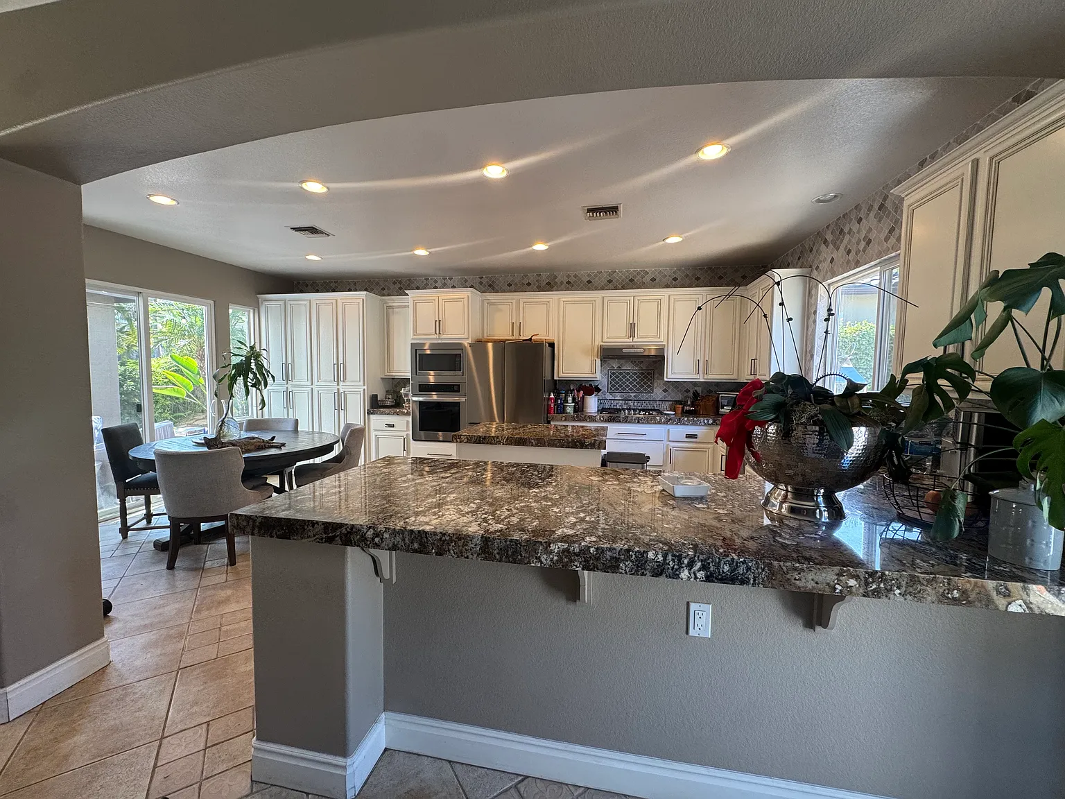 5 bed, 3.5 bath, 3250 sqft, $6,795 — Photo 4