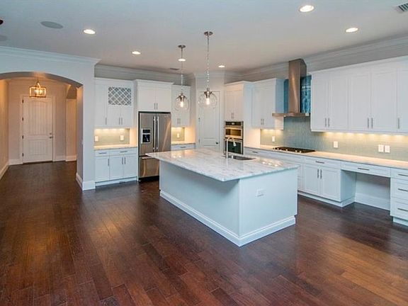 3rd image of 4607 W Sunset Blvd