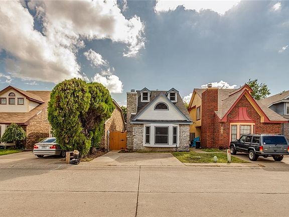 2nd image of 967 Fairbanks Cir