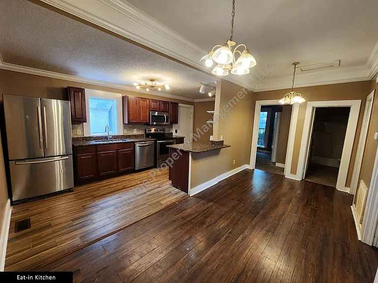 1907 Henderson St — Photo 14
