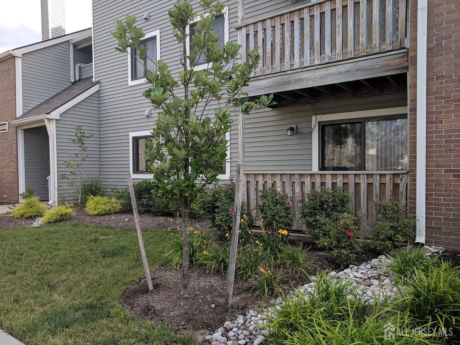2 bed, 2.0 bath, 836 sqft, $2,200 — Photo 3