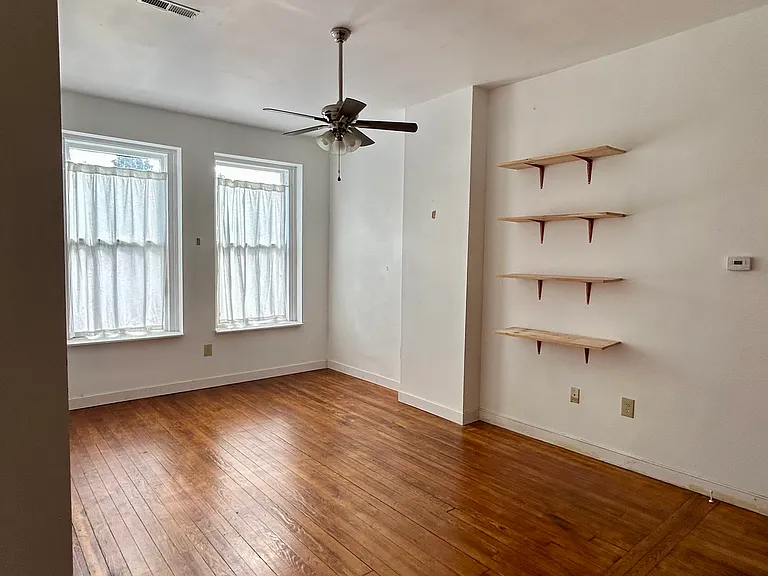 330 Valley St — Photo 2