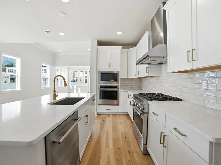 18 Whitaker Ln — Photo 6