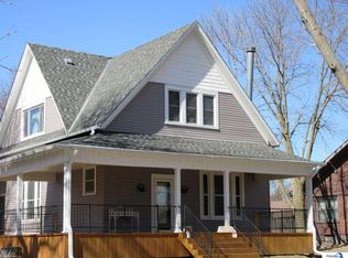 615 N 8th St, Wymore, NE 68466