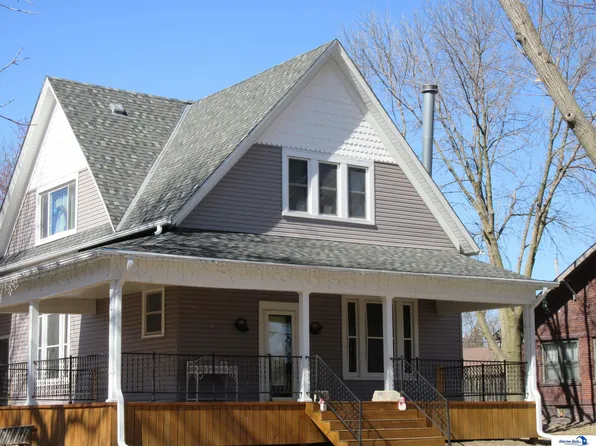 615 N 8th St, Wymore, NE 68466
