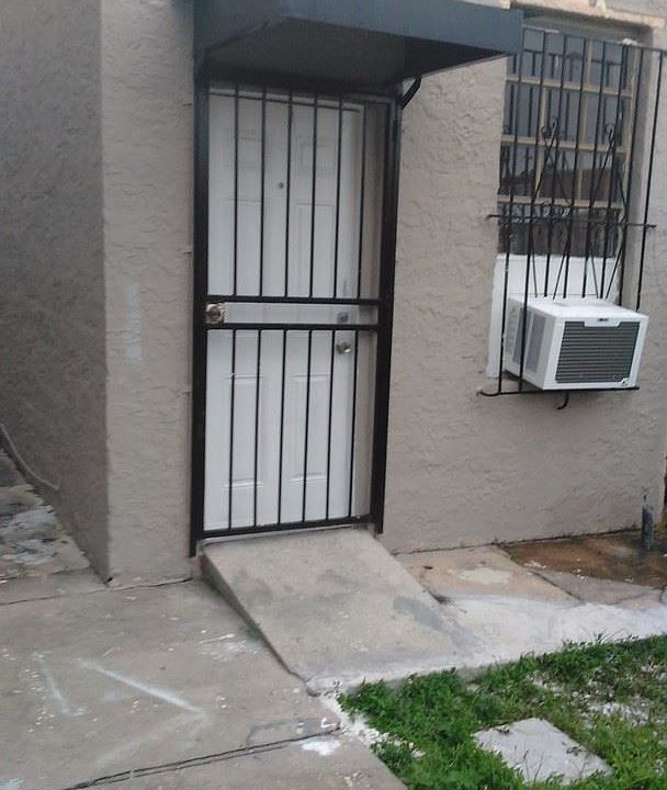 1st image of 429 SW 8 Ct 19 Rear 6491974