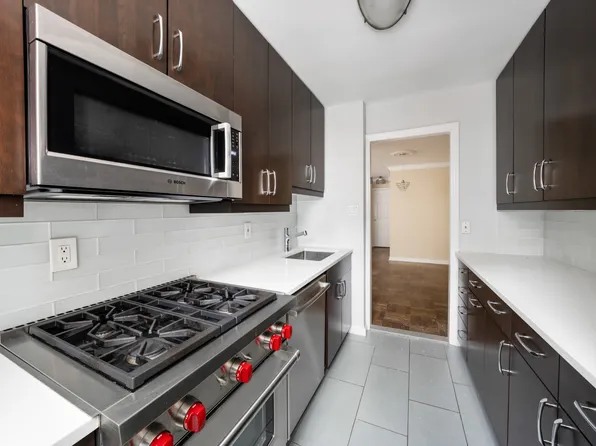 233 East 69th Street image 5 of 12