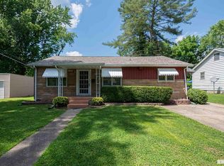 1124 Walkup Ave, Carbondale, IL 62901