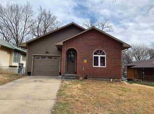 208 Chestnut St, Wamego, KS 66547