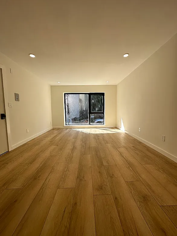 2 bed, 890 sqft, $3,600 — Photo 4