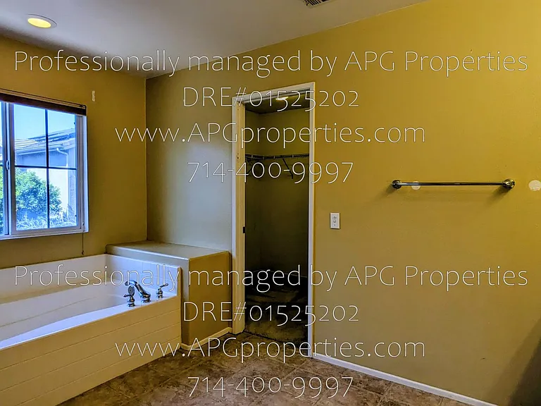 2439 N Cameo Ct — Photo 31