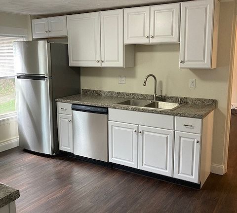 2nd image of 470 Church St #4
